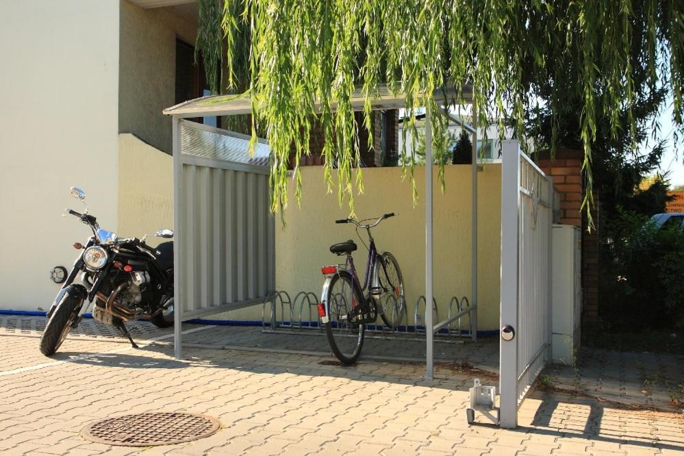 Leo Hostel Poznań Exteriör bild