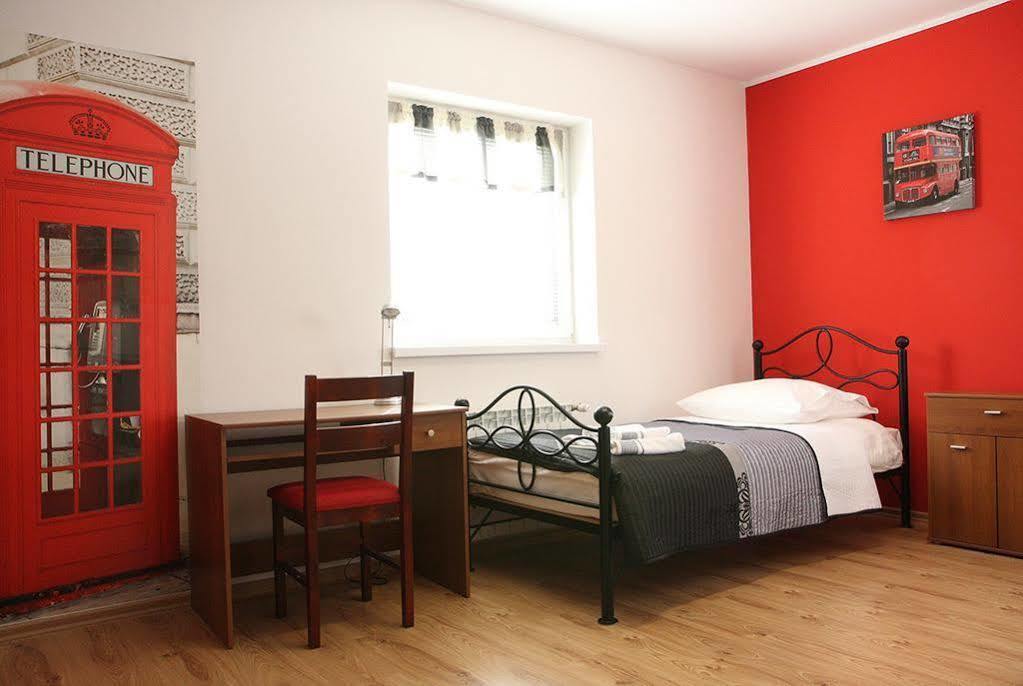 Leo Hostel Poznań Exteriör bild